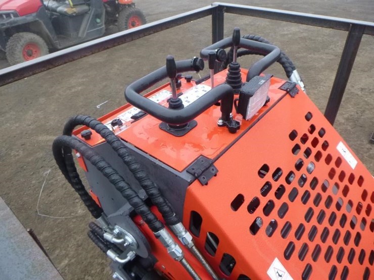 2025-agt-ysrt14-skid-steer-track-loader-image-14