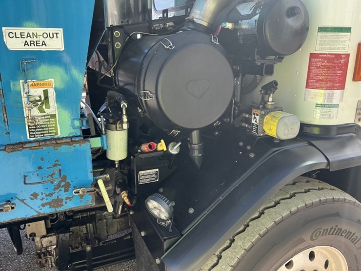 2018-peterbilt-520-image-16