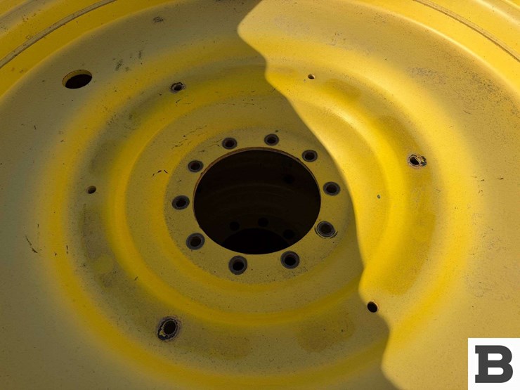 2011-john-deere-8310r-image-88