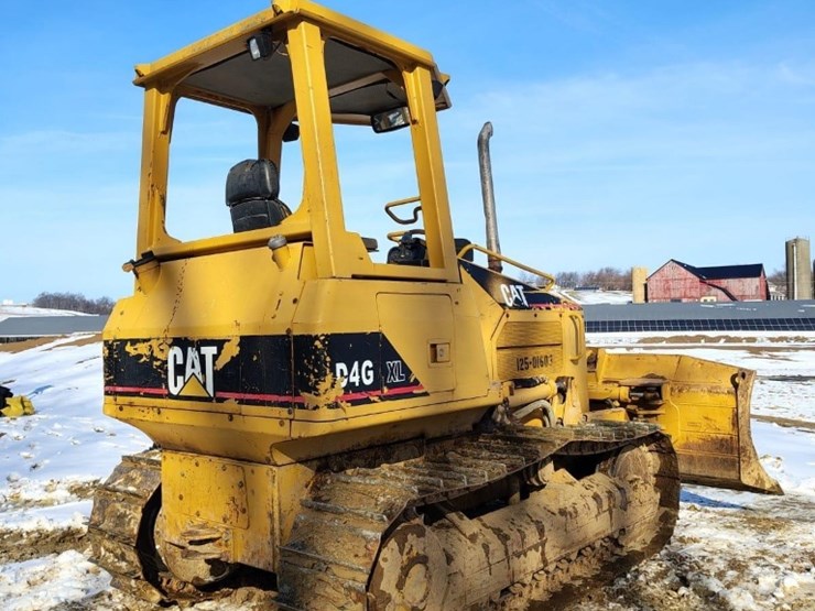 2005-caterpillar-d4g-xl-image-9