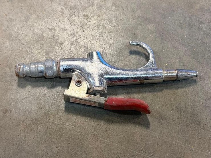 assortment-of-nail-guns-and-hoses-image-12