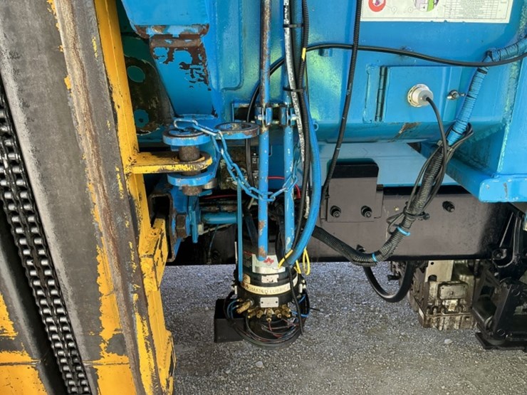 2018-peterbilt-520-image-14