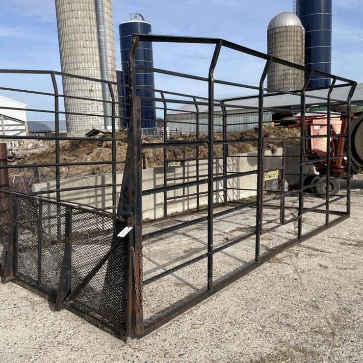 Gruett's Hay Wagon Cage
