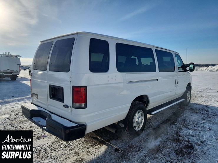 2014-ford-cargo-image-4