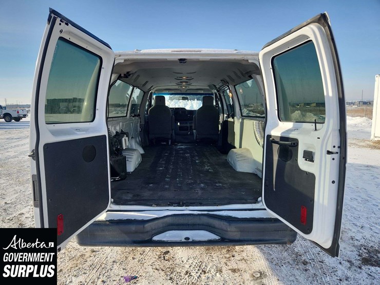 2014-ford-cargo-image-15