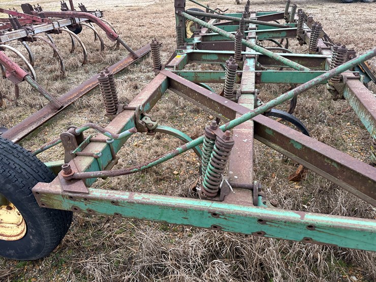 john-deere-100-image-21