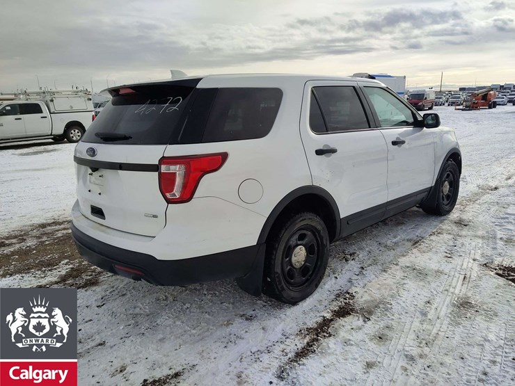 2016-ford-explorer-image-4