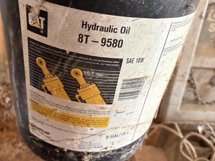 full-&-partial-cat-hydraulic-oil-image-3