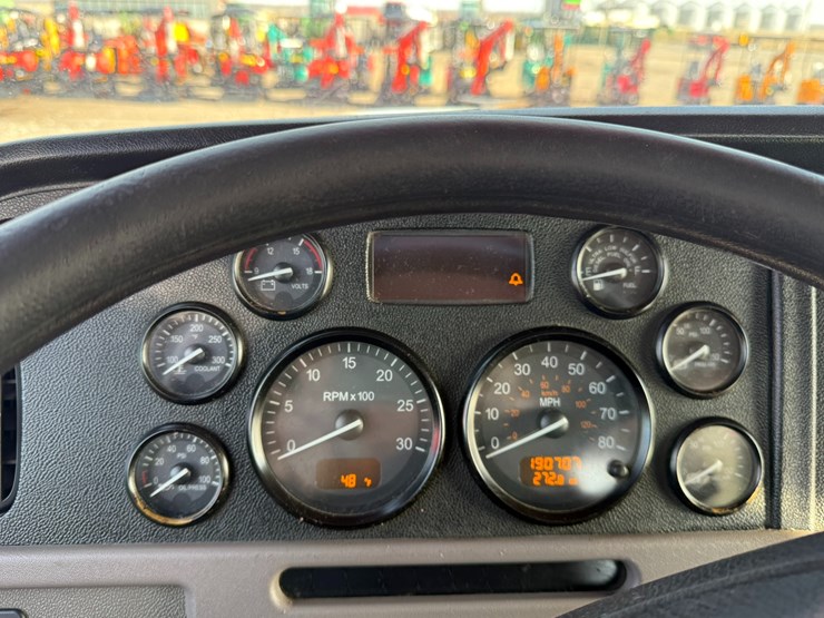 2014-peterbilt-389-image-48