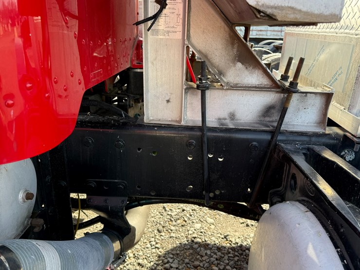 2014-peterbilt-389-image-15