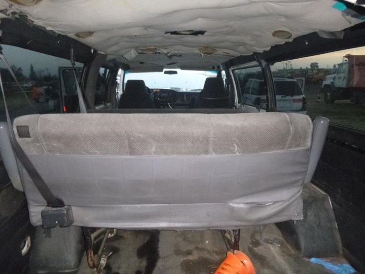 2002-dodge-ram-3500-image-14