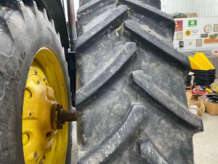 2013-john-deere-7230r-image-33