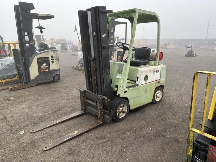 clark-c500-forklift-image-1
