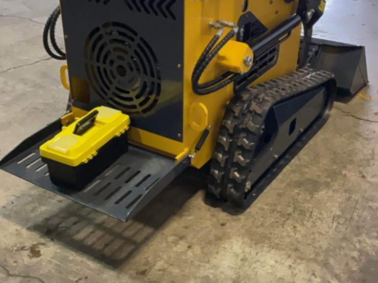 (inv.50098)-new-unused-cjg-zj-380-compact-track-loader,-27-hp-gas-engine,-aux.-hydraulics,-gp-bucket-image-10