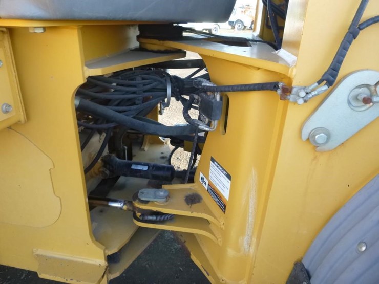 2005-deere-624j-image-25