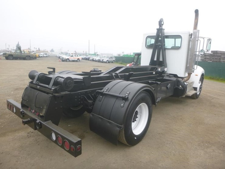 2011-peterbilt-337-image-11