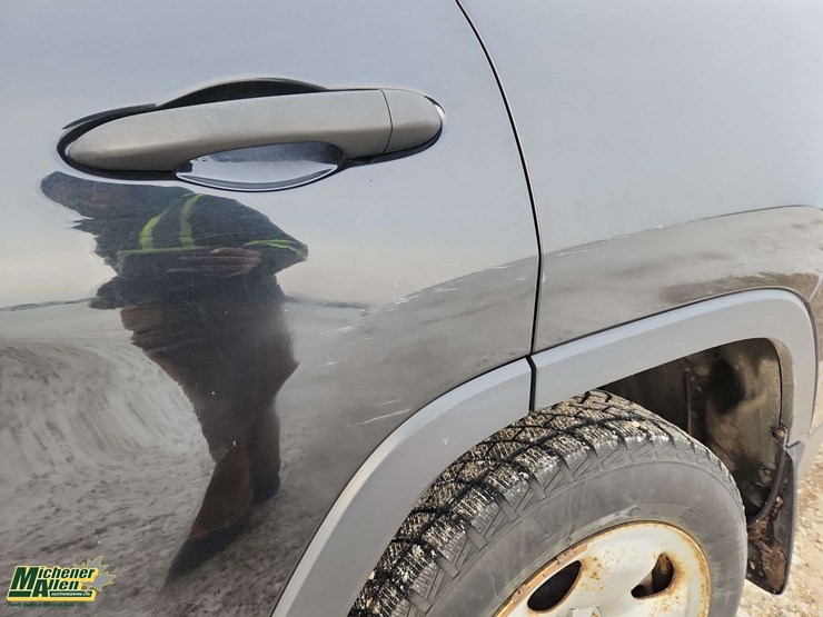 2016-jeep-cherokee-image-32