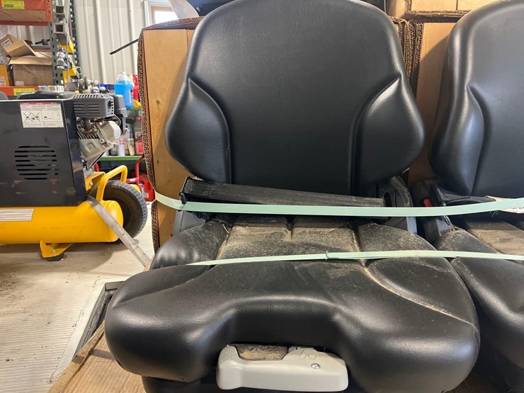 skid-steer-seat-image-1
