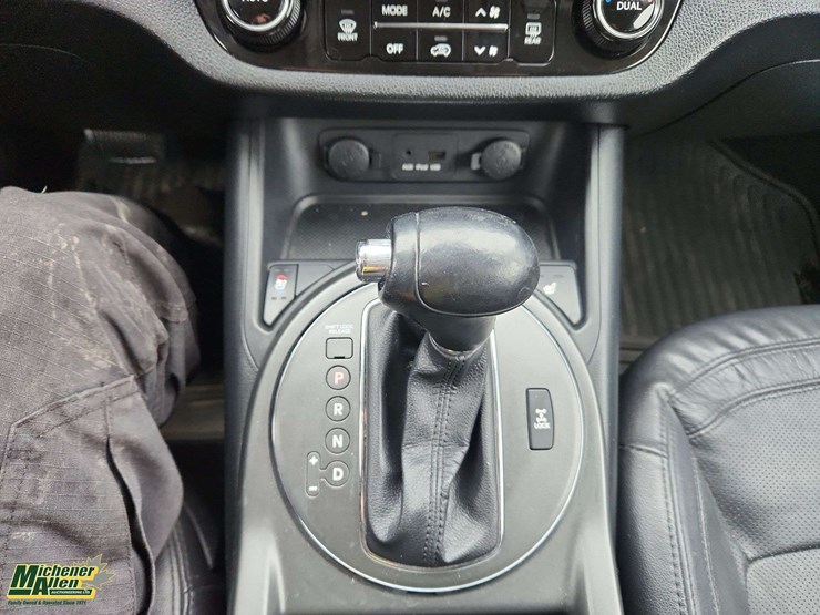 2013-kia-sportage-image-24