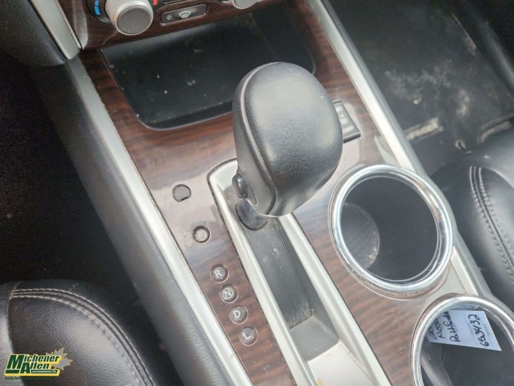 2015-nissan-pathfinder-image-23