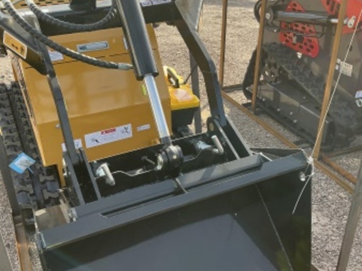 2025-agt-mx-crt23-stand-up-skid-steer-image-6