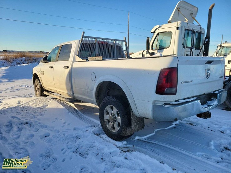 2014-dodge-2500-image-3