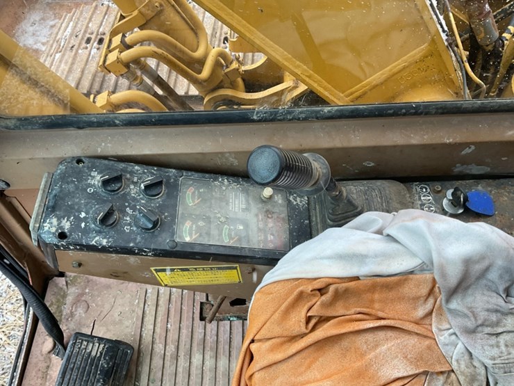 caterpillar-e120b-image-11