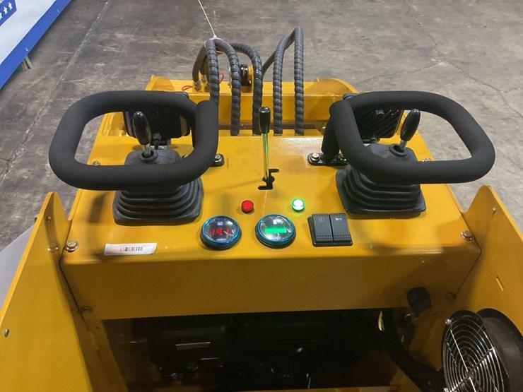 (inv.50029)-new-unused-ggma-gg385-compact-track-loader,-14-hp-gas-engine,-aux.-hydraulics-image-10