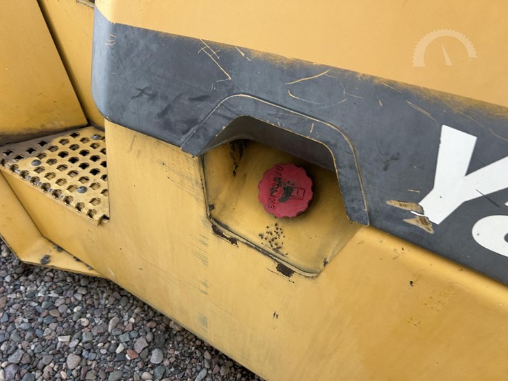 2002-yale-gc100mjn-image-26