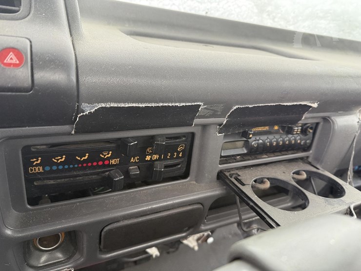 2000-isuzu-npr-image-18