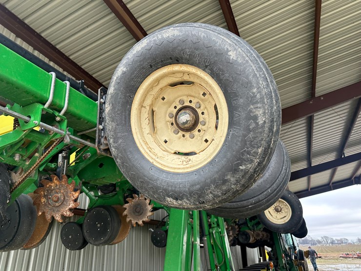 john-deere-1725-image-16