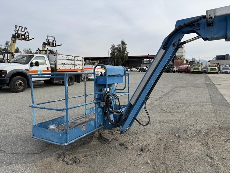 genie-s-80j-boom-lift-image-9