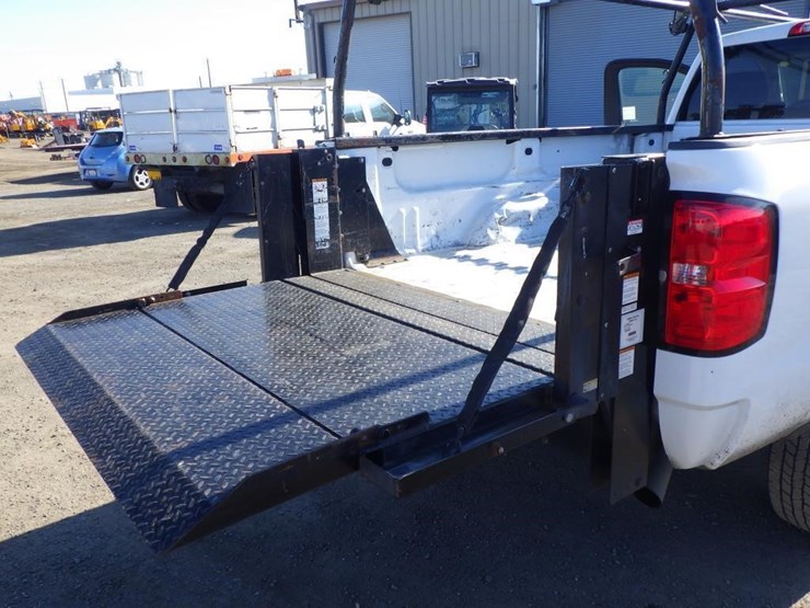 2018-chevrolet-2500hd-image-9