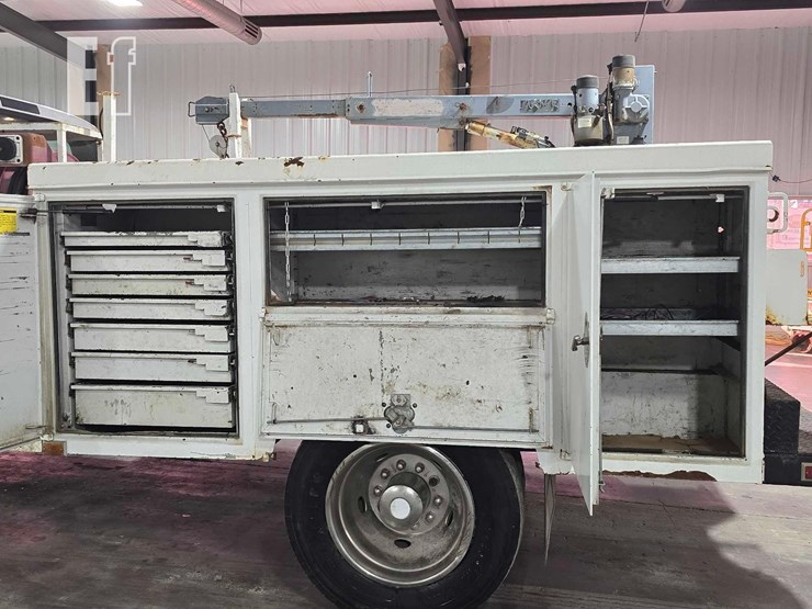 2006-ford-f550-image-17