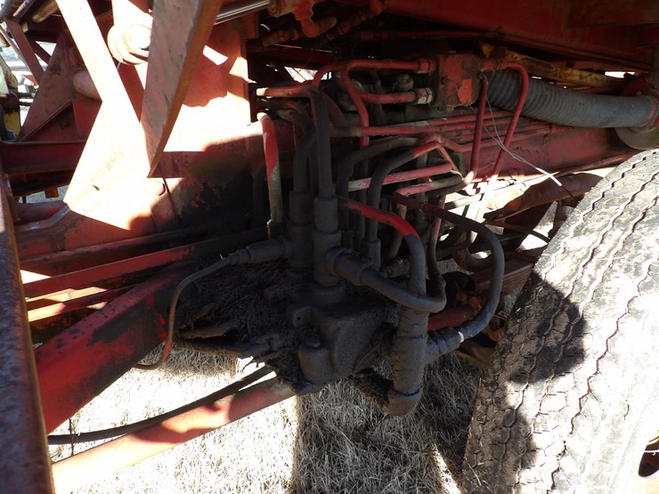 1977-new-holland-1049-image-14