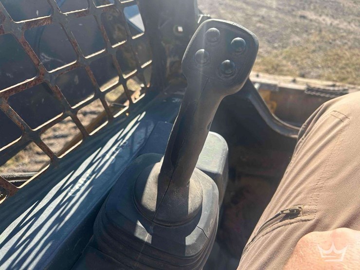 2018-deere-331g-image-16