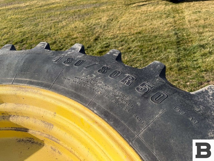 2011-john-deere-8310r-image-90