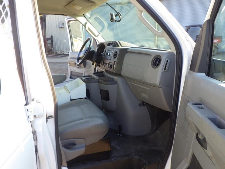 2012-ford-cargo-image-6