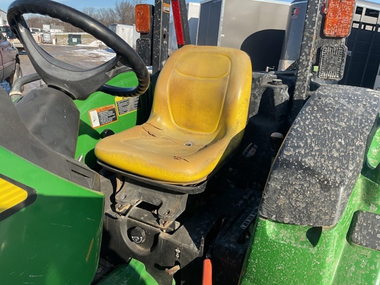 john-deere-4044m-image-9