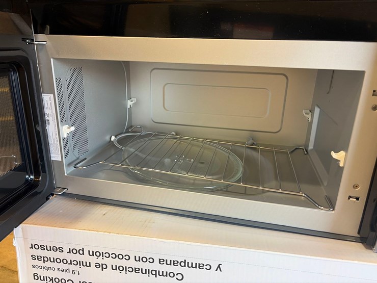unused-whirlpool-microwave-hood-combination-image-4