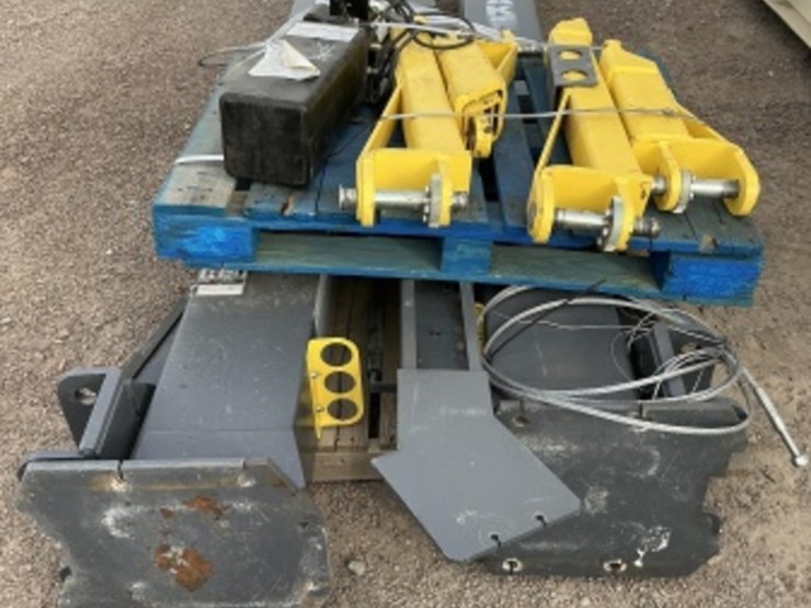 bendpak-10,000lbs-2-post-automotive-lift-image-3