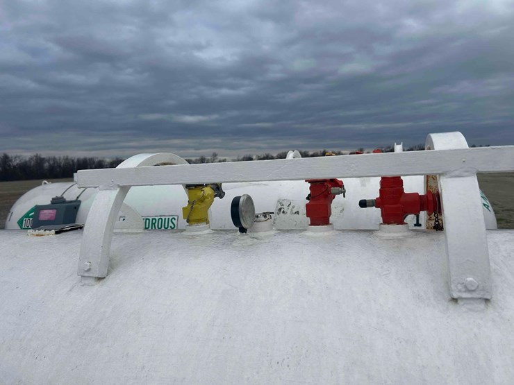1000-gal.-nh3-tank-on-gear-#76-image-5
