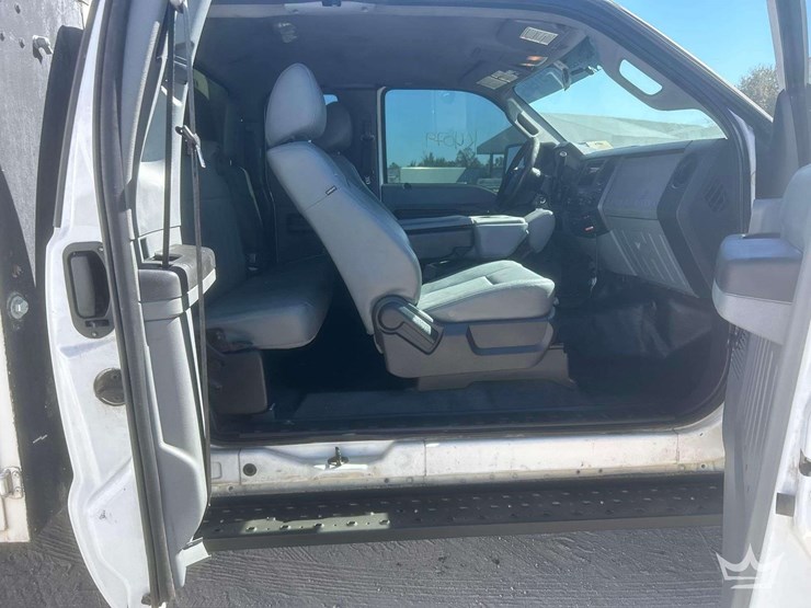 2016-ford-f550-image-33