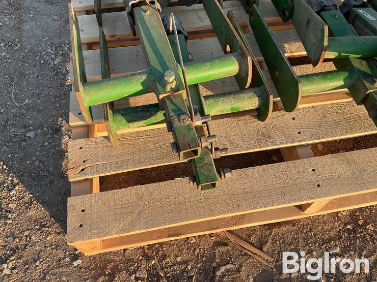 john-deere-twist-adjust-planter-opener-brackets-image-9