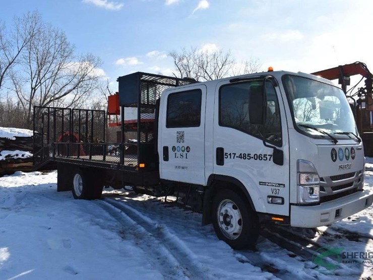 2023-isuzu-npr-image-33