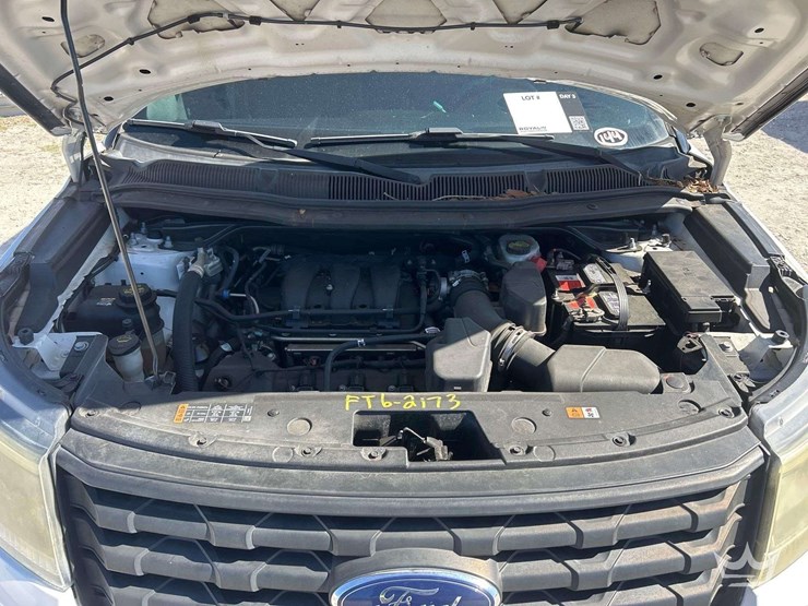 2016-ford-explorer-image-8