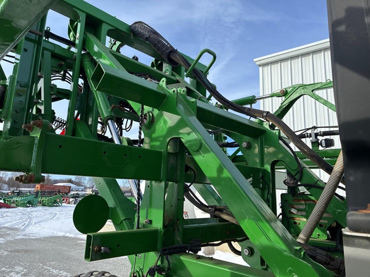 2018-john-deere-r4038-image-28