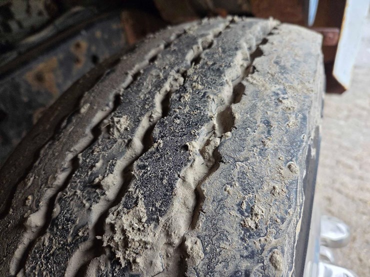 1995-isuzu-straight-truck-image-13