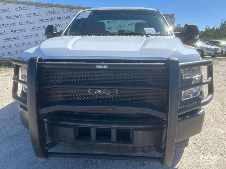 2017-ford-f150-image-13