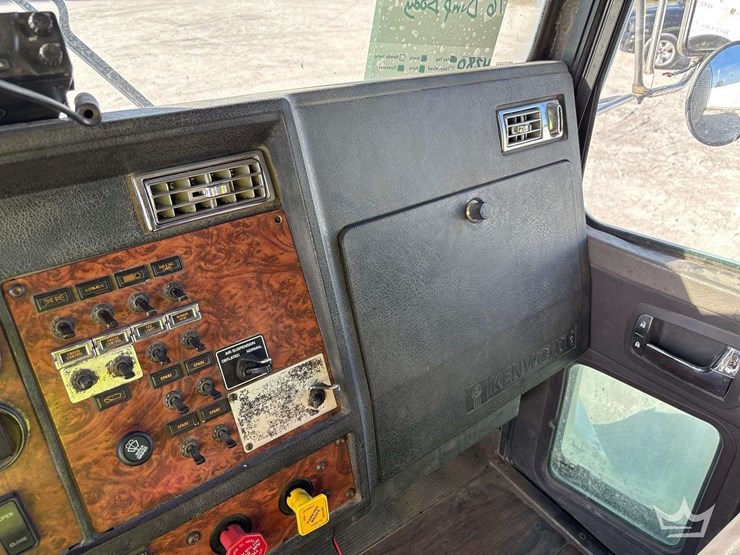 2000-kenworth-tri-axle-dump-truck-image-37